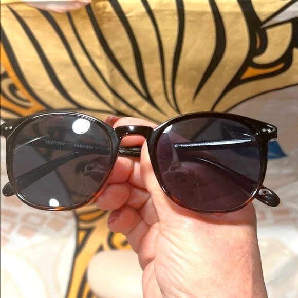 Hollister Tortoise Sunglasses - Picture 2 of 10